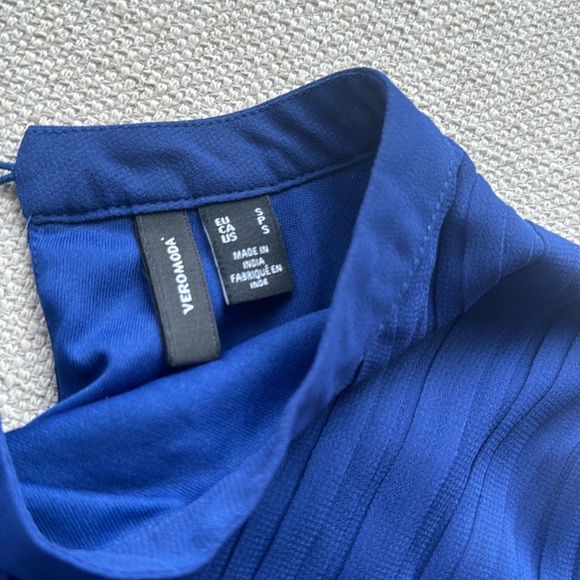 Vero Moda blouse with sheer sleeve, S, rear eyelet closure - Picture 2 of 6